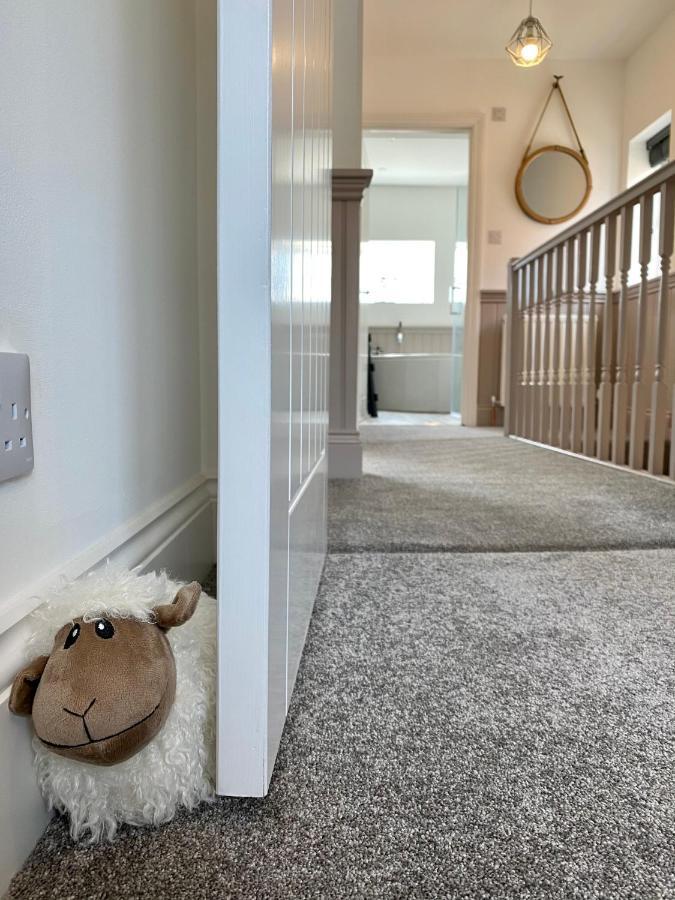 Aboos - Luxury Renovated With Parking *