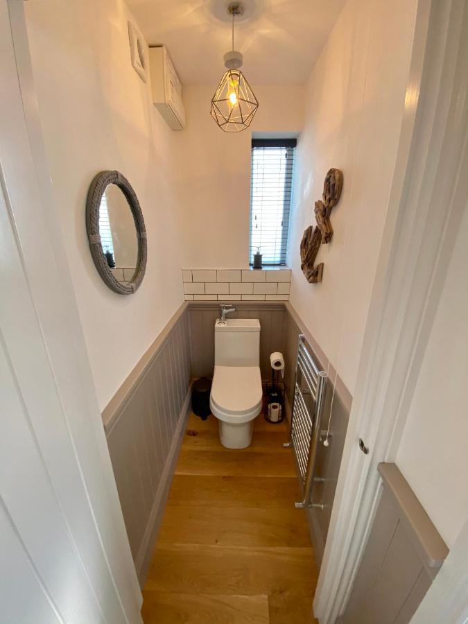 Aboos - Luxury Renovated With Parking Holiday home Whitby