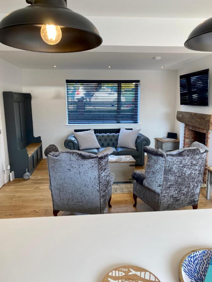Aboos - Luxury Renovated With Parking Holiday home *