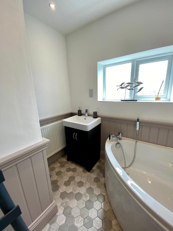 Aboos - Luxury Renovated With Parking *