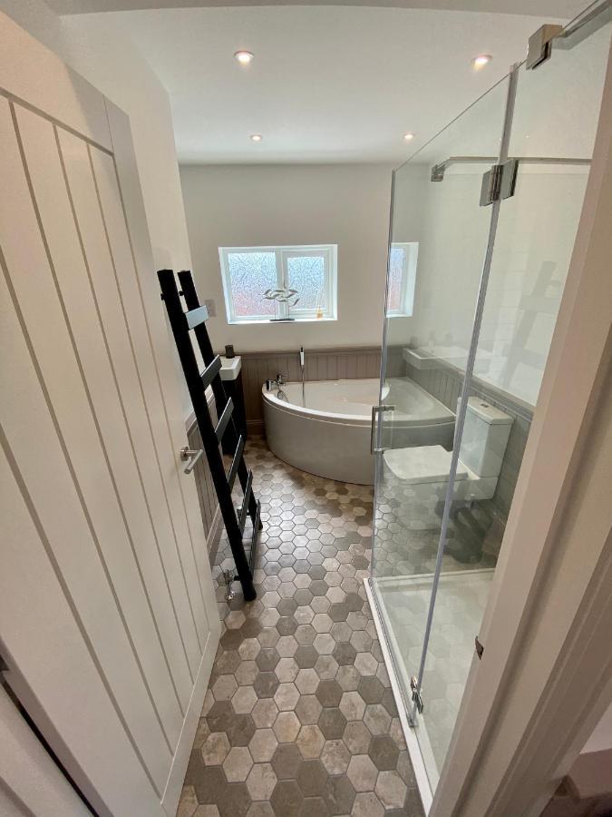 Aboos - Luxury Renovated With Parking Holiday home